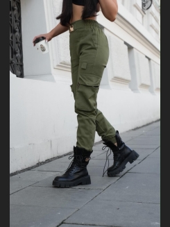 Spodnie typu bojówki w kolorze khaki